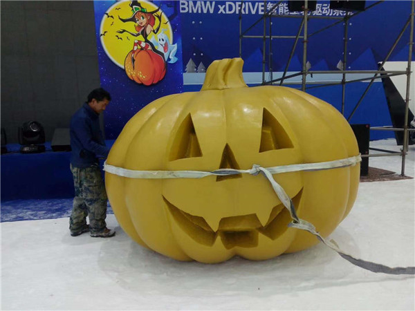 哈爾比你松北萬達(dá)萬圣節(jié)泡沫雕塑制作 (1)