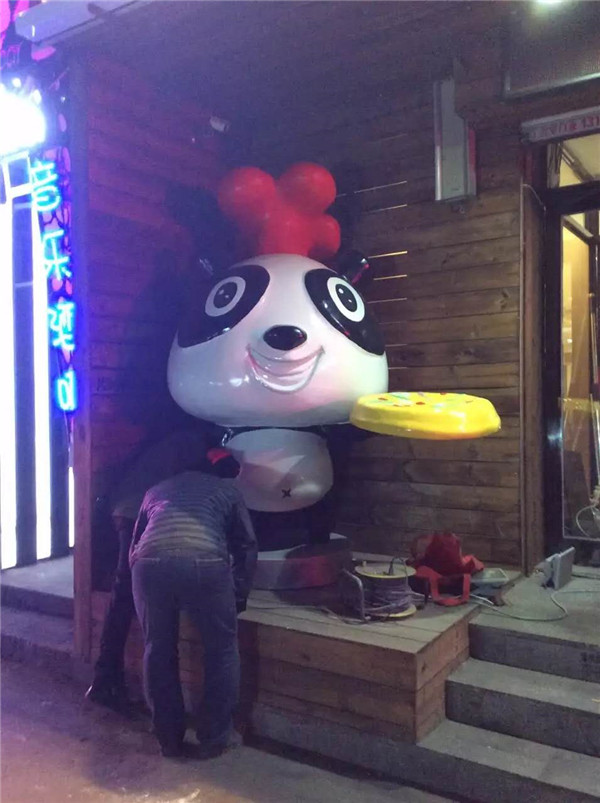 哈爾濱學(xué)府路熊貓先生 商業(yè)形象卡通制作 (1)